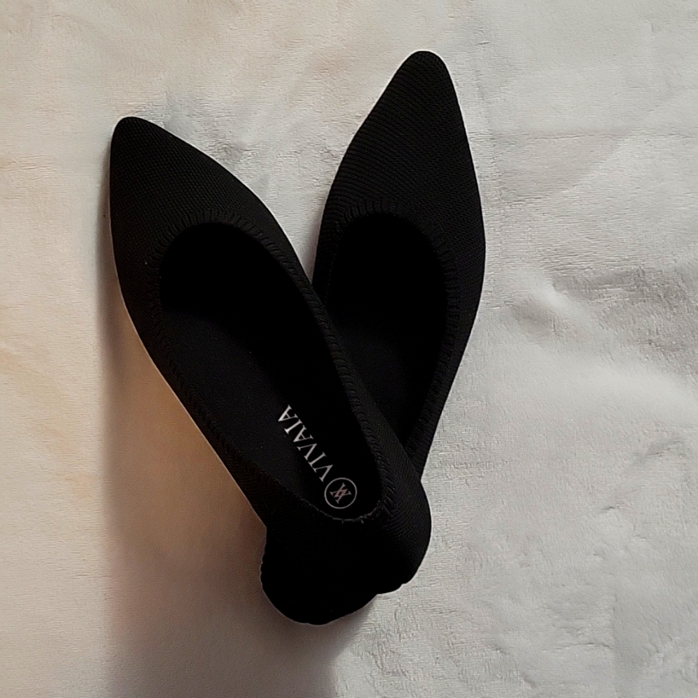 Vivaia Pointed Black Flats